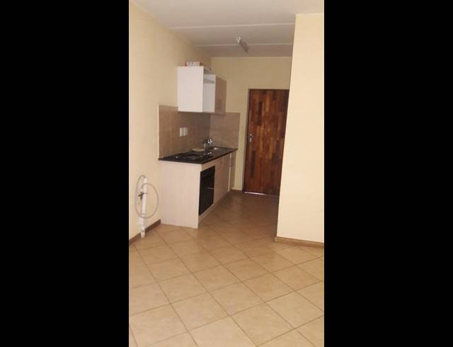 2 BEDROOM TOWNHOUSE FOR SALE IN OLIEVENHOUTBOSCH